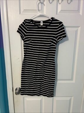 Old Navy Black and White Striped Short Sleeve Mini Dress